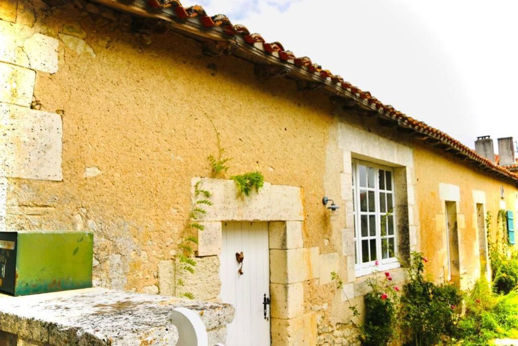 As Seen On A New Life In The Sun - Beautiful 3 Bedroom Cottage With Shared Pool Montboyer エクステリア 写真