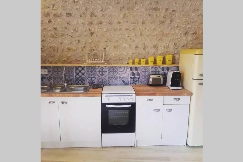 As Seen On A New Life In The Sun - Beautiful 3 Bedroom Cottage With Shared Pool Montboyer エクステリア 写真