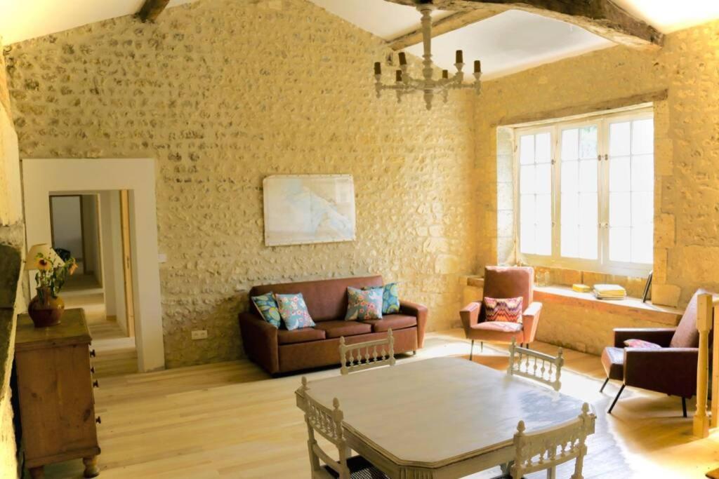 As Seen On A New Life In The Sun - Beautiful 3 Bedroom Cottage With Shared Pool Montboyer エクステリア 写真