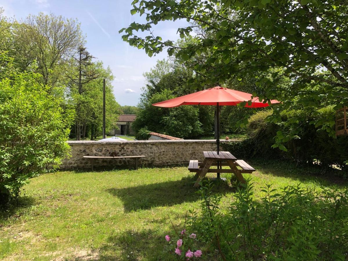 As Seen On A New Life In The Sun - Beautiful 3 Bedroom Cottage With Shared Pool Montboyer エクステリア 写真