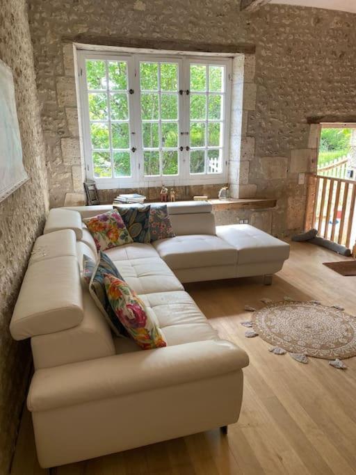 As Seen On A New Life In The Sun - Beautiful 3 Bedroom Cottage With Shared Pool Montboyer エクステリア 写真