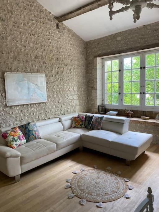 As Seen On A New Life In The Sun - Beautiful 3 Bedroom Cottage With Shared Pool Montboyer エクステリア 写真