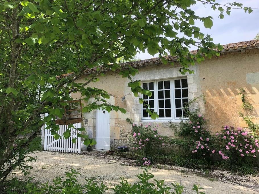 As Seen On A New Life In The Sun - Beautiful 3 Bedroom Cottage With Shared Pool Montboyer エクステリア 写真